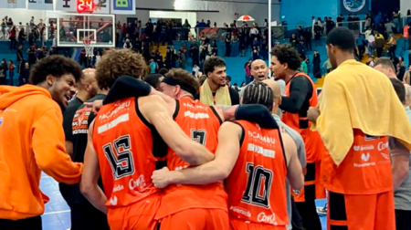 Trio do Basquete Assis brilha mais uma vez em noite de Jairão lotado - FOTO: Divulgação/Basquete Assis