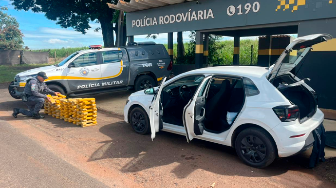 TOR prende casal com 137 kg de maconha na SP-225 em Santa Cruz do Rio Pardo Drogas foram apreendidas na manhã deste sábado, dia 16 de maio - FOTO: Polícia Rodoviária/Divulgação