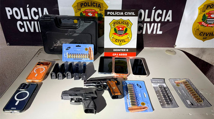 Polícia Civil cumpre mandados em Assis e apreende armas e celulares em investigação sobre furto de carga de soja