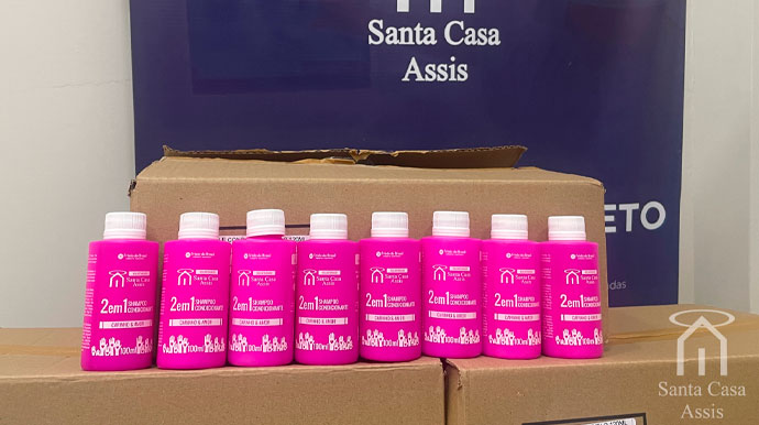 Santa Casa de Assis recebe doação de 1.200 frascos de produtos de higiene pessoal