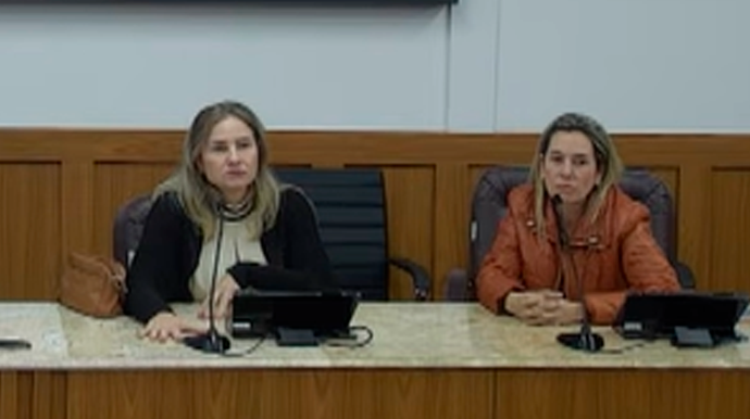 Após depoimentos e acareações na CPI dos Combustíveis, secretária da saúde passa de testemunha a investigada Amanda Maílio durante oitiva realizada pela CPI no último dia 2 de junho - FOTO: TV Câmara/Reprodução
