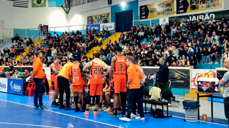 Basquete Assis vence Tatuí no Jairão lotado, empata a série e leva semifinal da Copa São Paulo para o Jogo 3 Decisão da vaga na final é nesta segunda-feira, 15, às 19h, no Jairão - FOTO: Basquete Assis/Divulgação