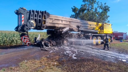 Guindaste avaliado em 6 milhões de euros pega fogo na Raposo Tavares em Cândido Mota
