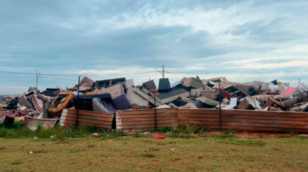 Acúmulo de sofás e móveis em ecoponto preocupa moradores e vira alvo de indicação na Câmara de Assis FOTO: TV Câmara/Reprodução